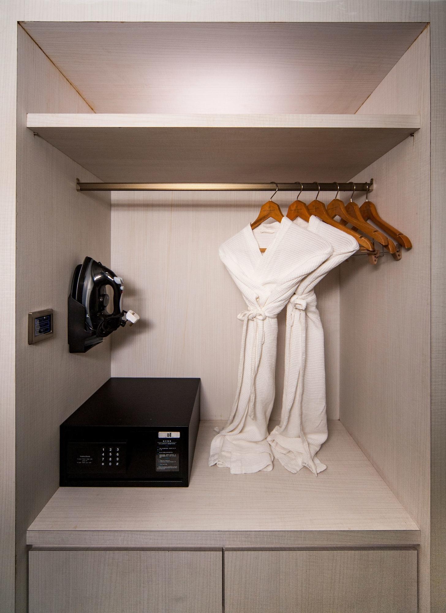 Promenade Hotel 4*