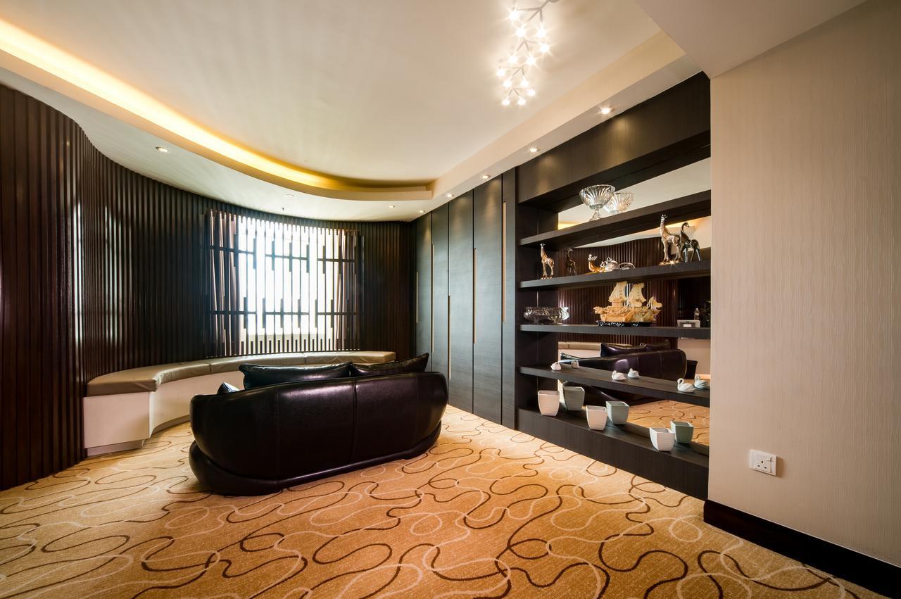 Promenade Hotel 4*